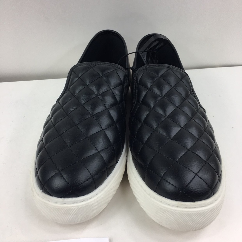 Time and Tru Women’s Black slip on shoe size 9